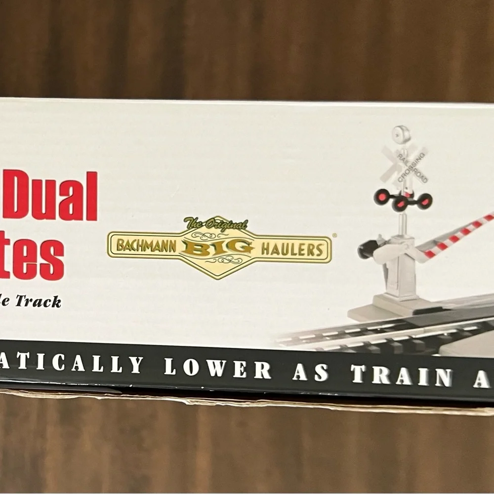 Bachmann Large Scale Dual Crossing Gates - Picture 2 of 5